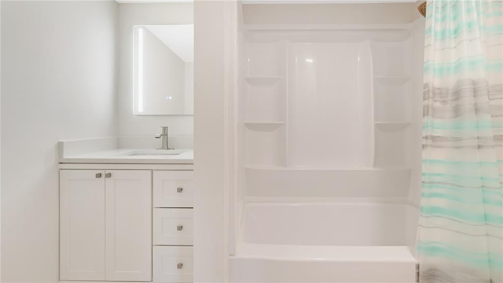 На продажу: $137,500 (2 спален, 2 ванн, 952 Квадратных фут)