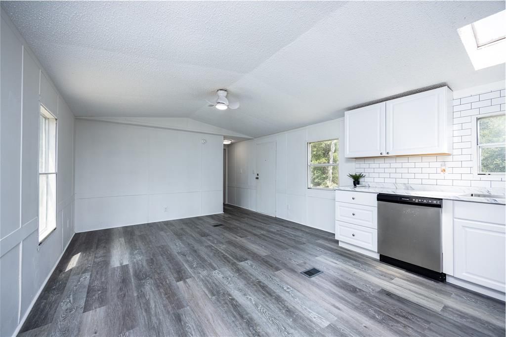 For Sale: $155,000 (2 beds, 2 baths, 840 Square Feet)