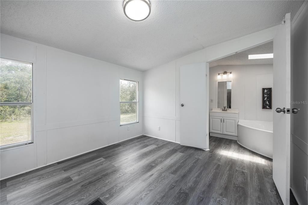 For Sale: $155,000 (2 beds, 2 baths, 840 Square Feet)