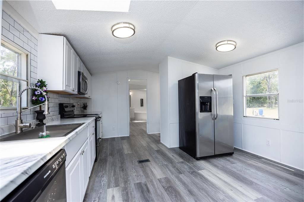 For Sale: $155,000 (2 beds, 2 baths, 840 Square Feet)