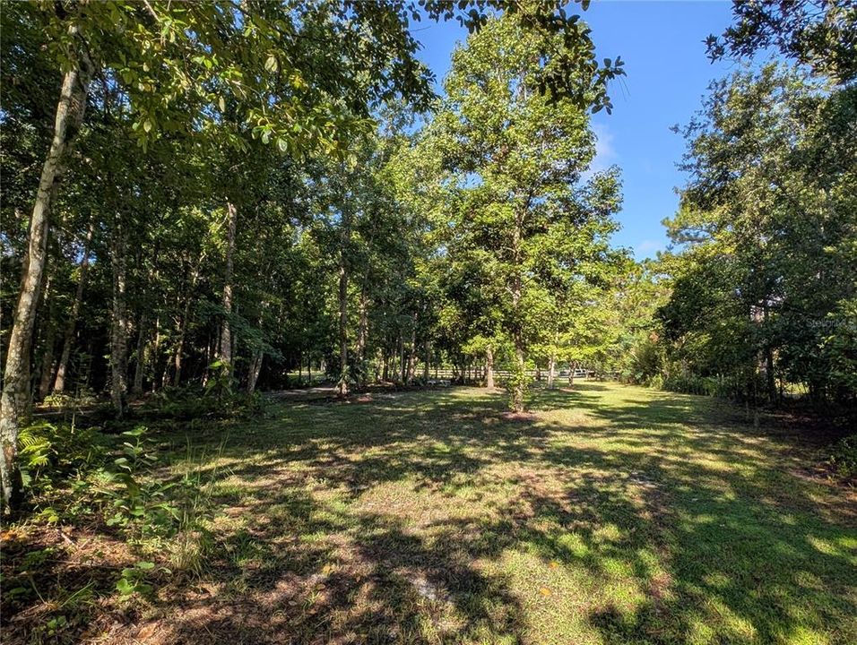 待售: $595,000 (5.32 acres)