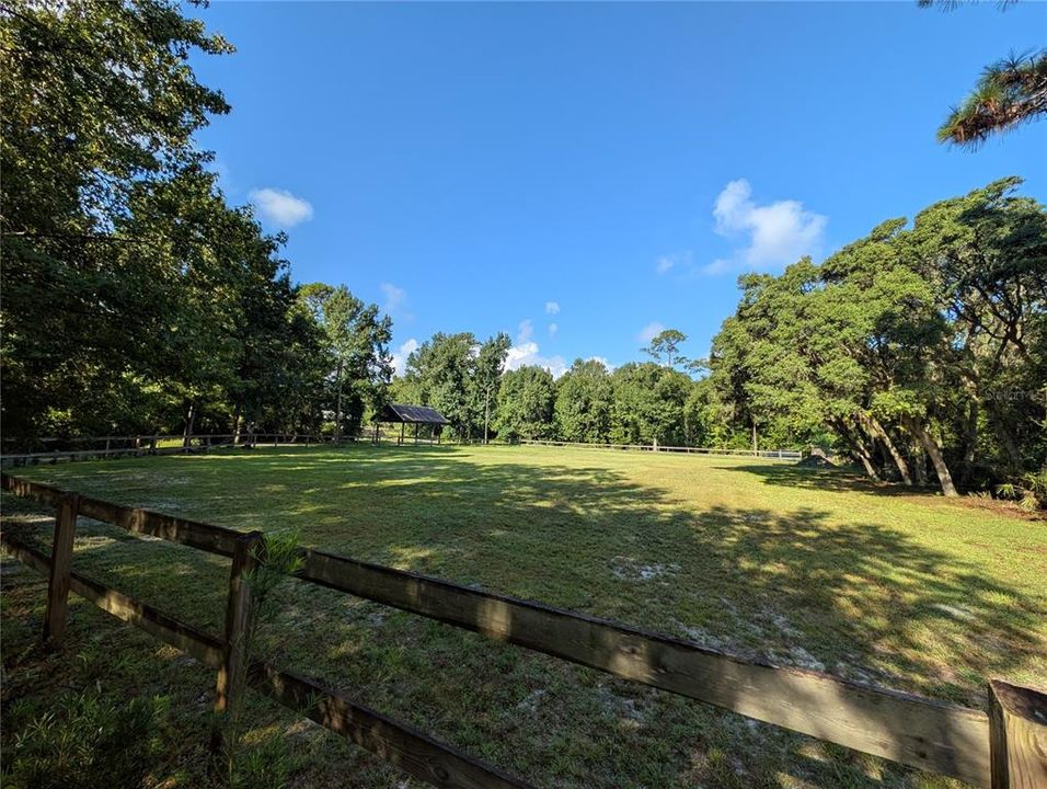 待售: $595,000 (5.32 acres)