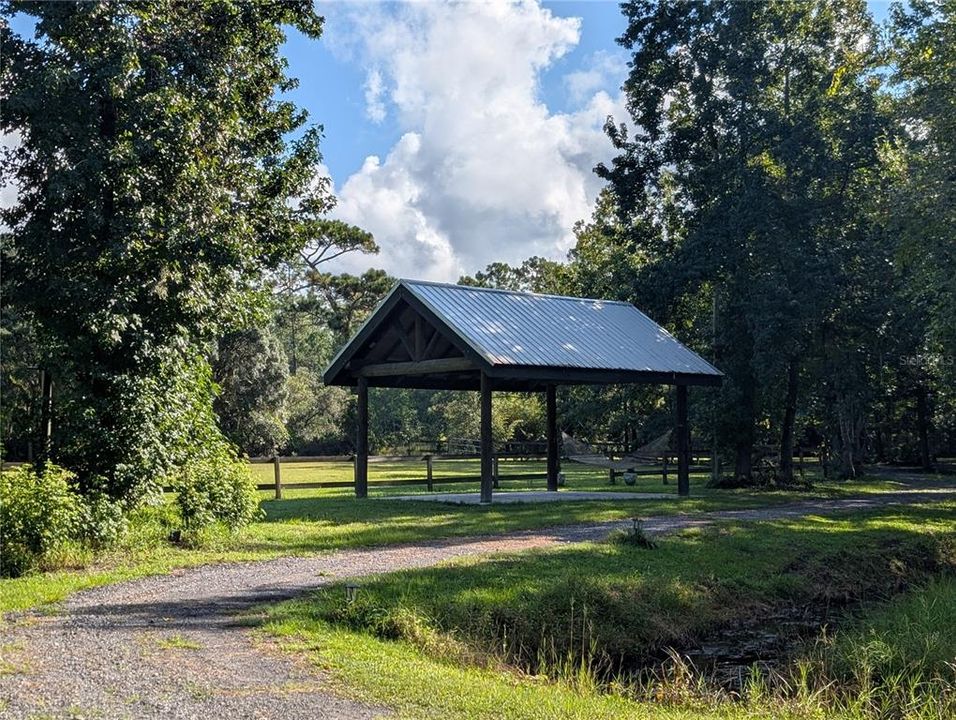 待售: $595,000 (5.32 acres)