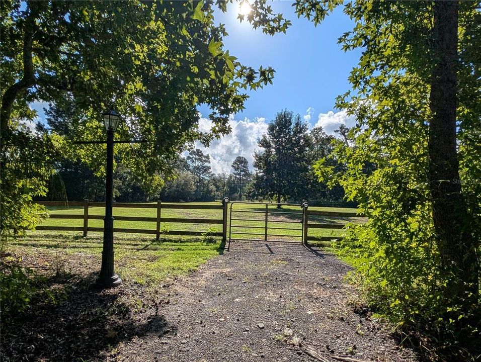 待售: $595,000 (5.32 acres)