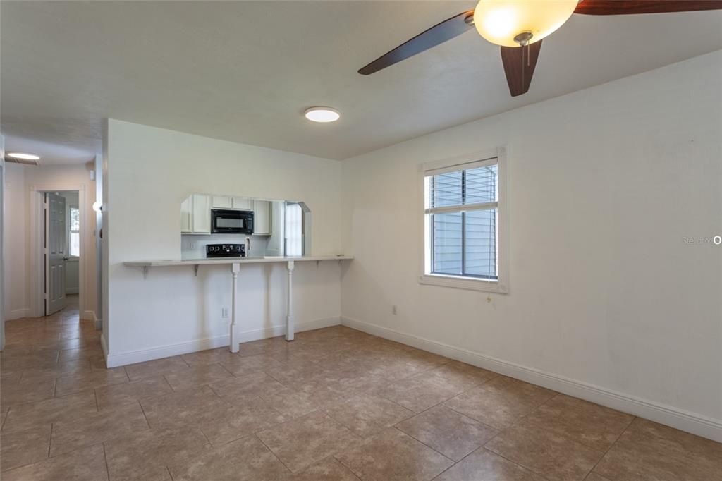 На продажу: $229,000 (3 спален, 2 ванн, 1092 Квадратных фут)