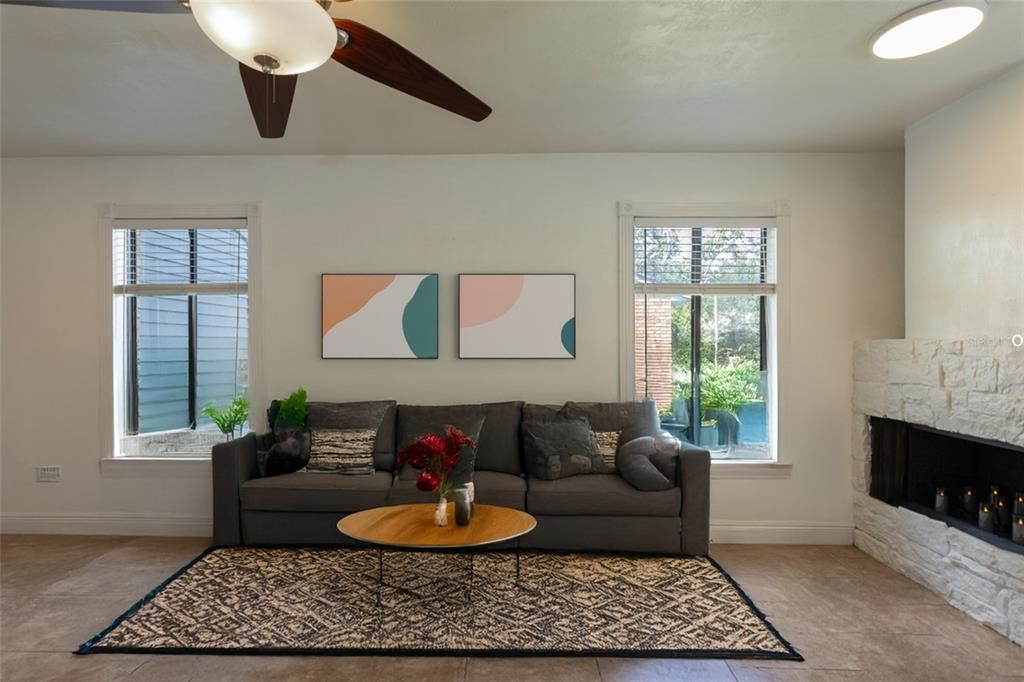 На продажу: $229,000 (3 спален, 2 ванн, 1092 Квадратных фут)