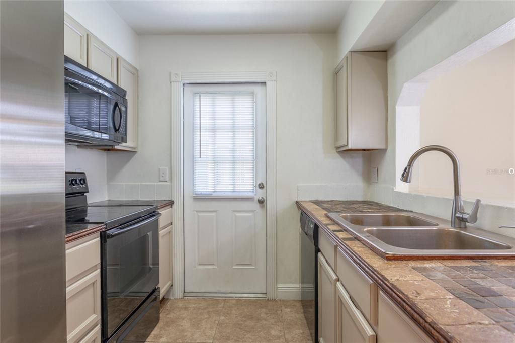 На продажу: $229,000 (3 спален, 2 ванн, 1092 Квадратных фут)