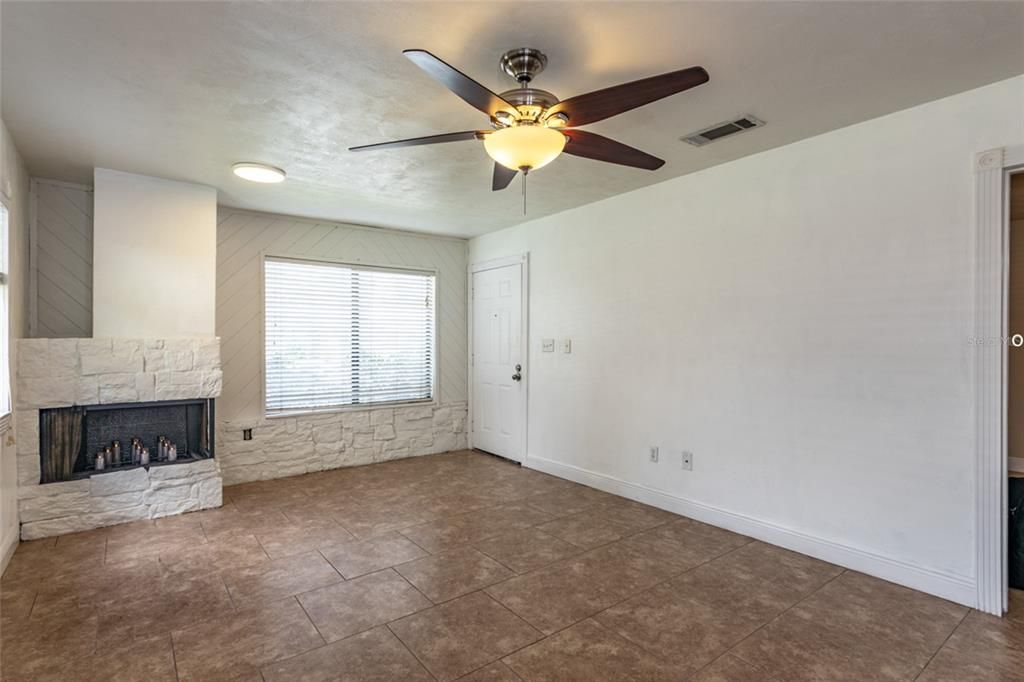 На продажу: $229,000 (3 спален, 2 ванн, 1092 Квадратных фут)