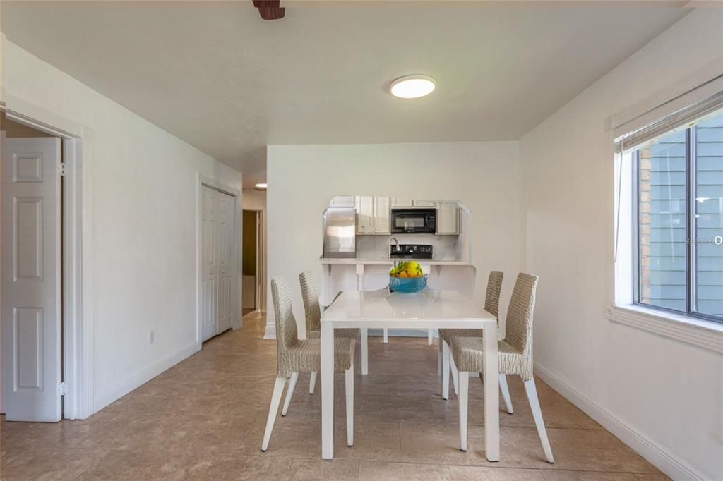 На продажу: $229,000 (3 спален, 2 ванн, 1092 Квадратных фут)