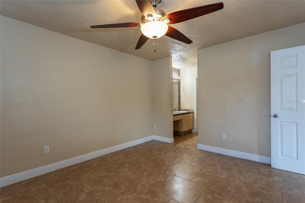 На продажу: $229,000 (3 спален, 2 ванн, 1092 Квадратных фут)