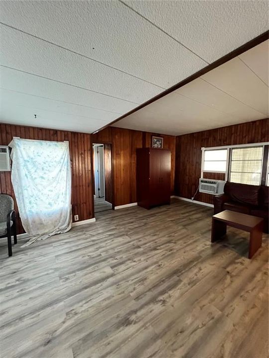 На продажу: $124,000 (2 спален, 1 ванн, 672 Квадратных фут)