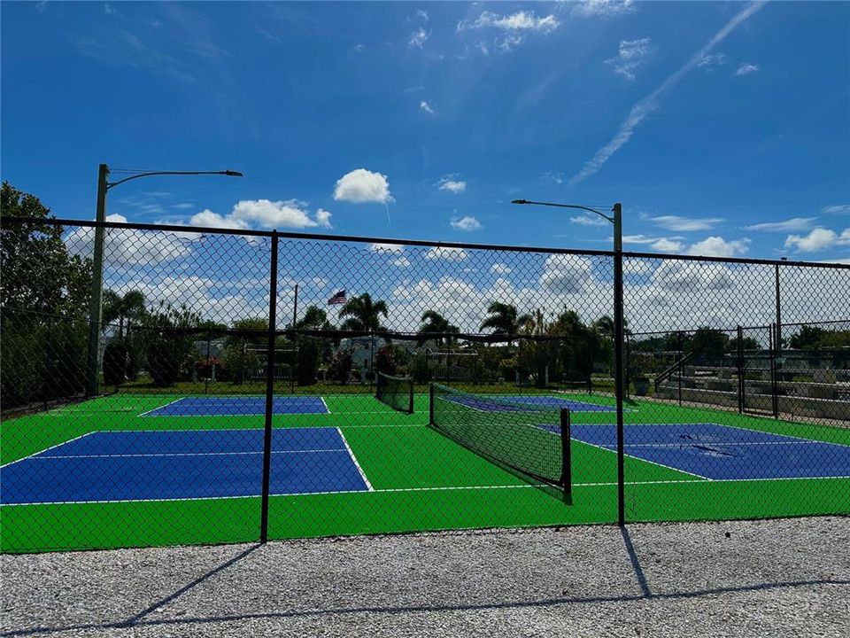 На продажу: $124,000 (2 спален, 1 ванн, 672 Квадратных фут)