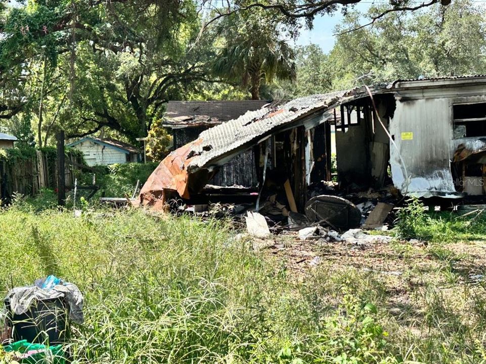 合同活跃: $49,999 (2 贝兹, 1 浴室, 552 平方英尺)