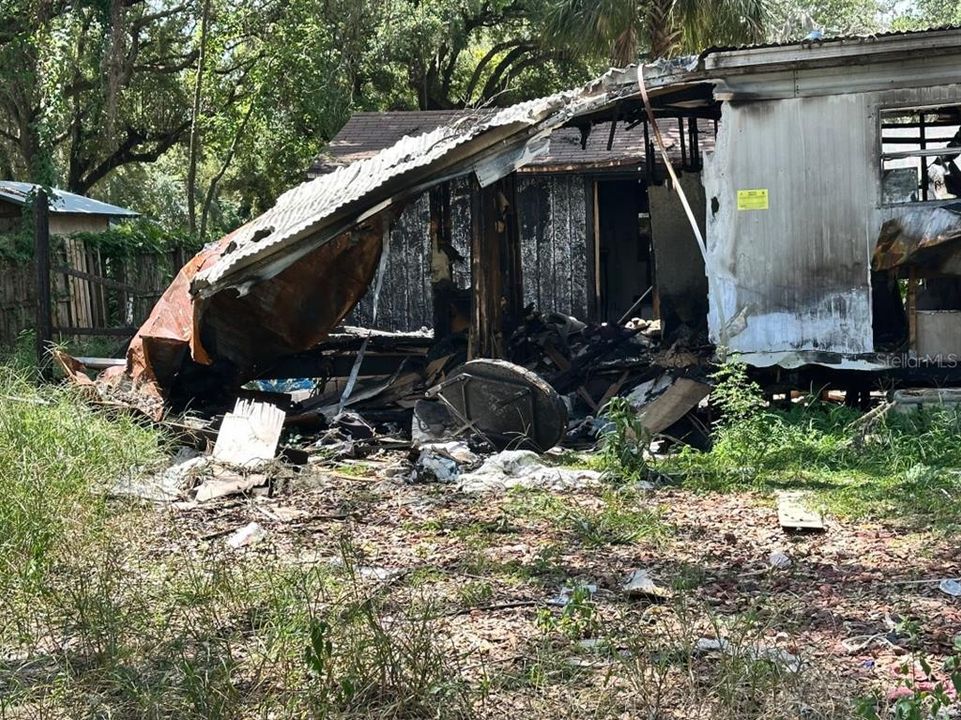 合同活跃: $49,999 (2 贝兹, 1 浴室, 552 平方英尺)