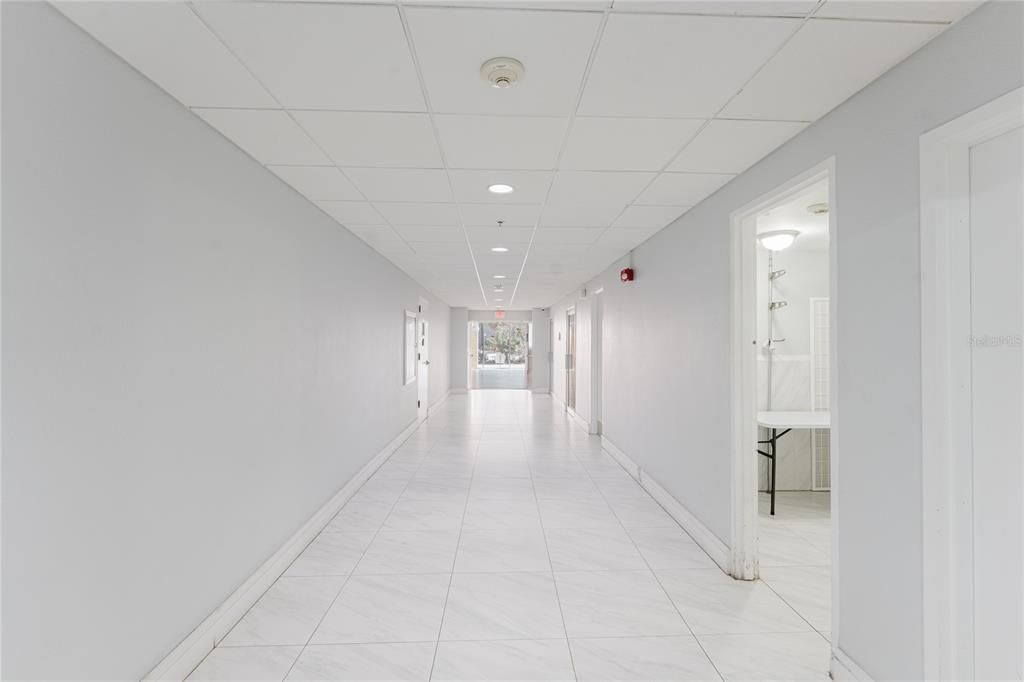 For Sale: $245,000 (2 beds, 2 baths, 975 Square Feet)