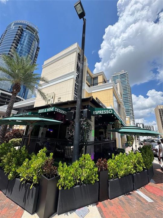 For Sale: $245,000 (2 beds, 2 baths, 975 Square Feet)