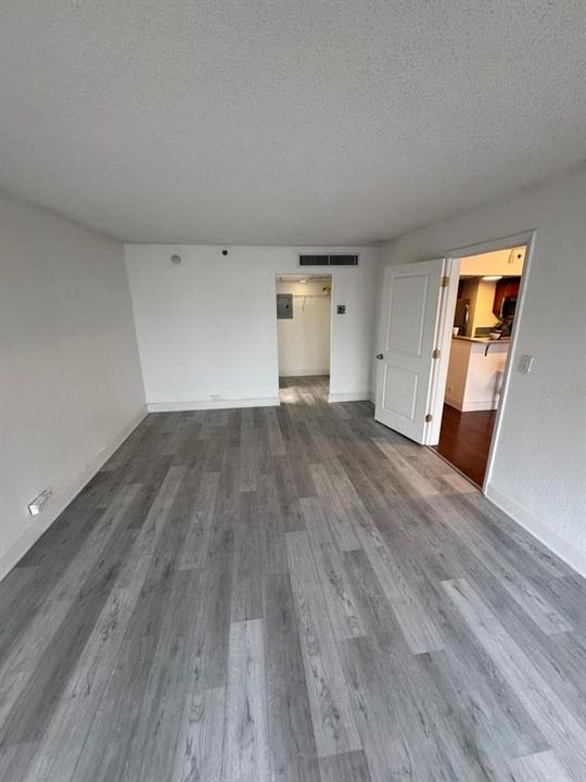 For Sale: $245,000 (2 beds, 2 baths, 975 Square Feet)