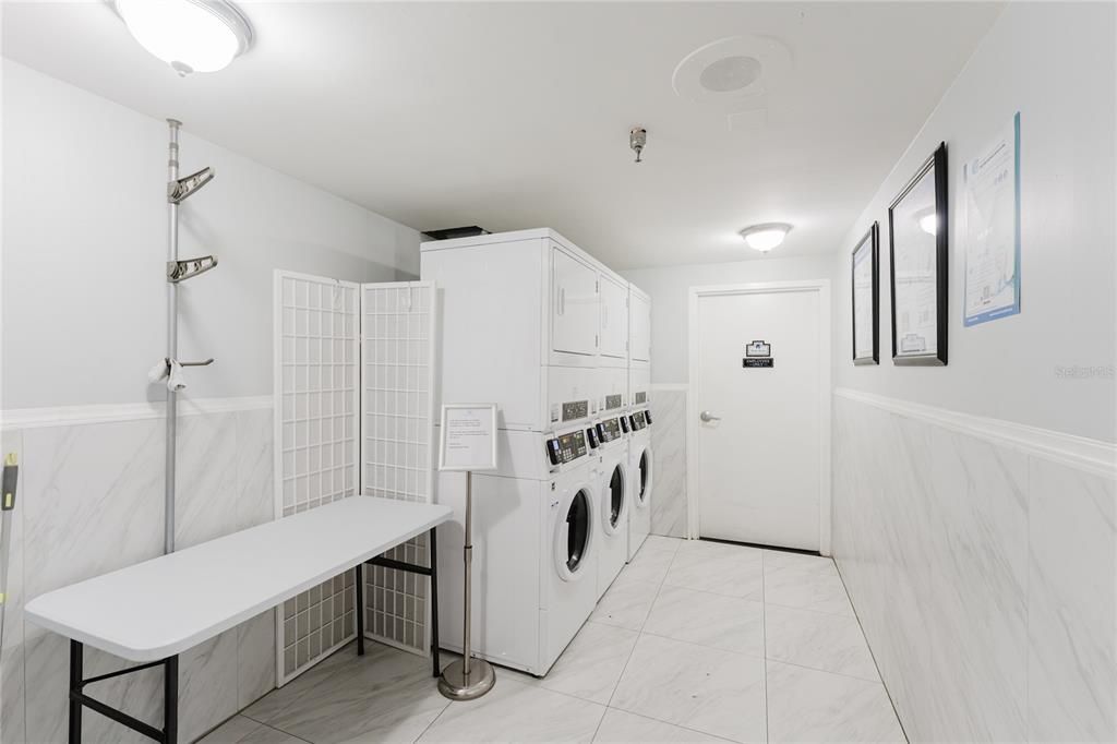 For Sale: $245,000 (2 beds, 2 baths, 975 Square Feet)