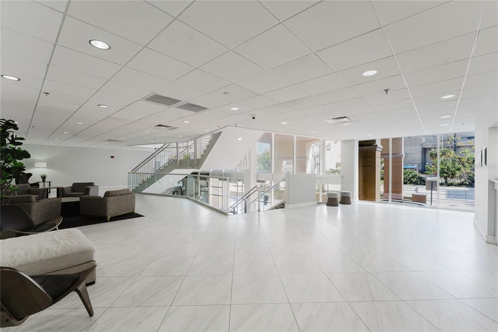 For Sale: $245,000 (2 beds, 2 baths, 975 Square Feet)