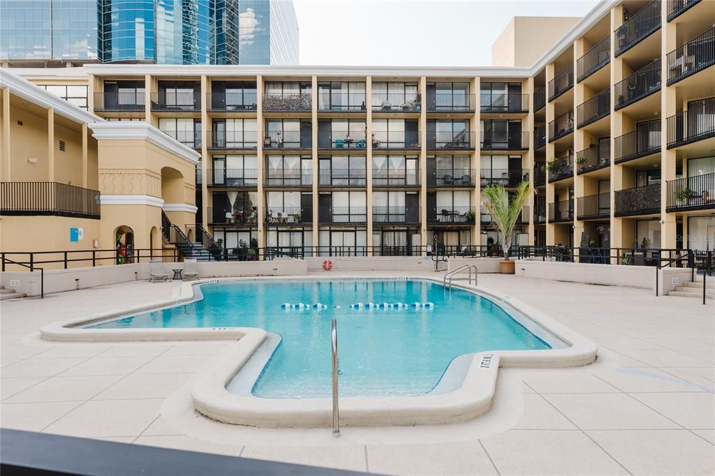 For Sale: $245,000 (2 beds, 2 baths, 975 Square Feet)