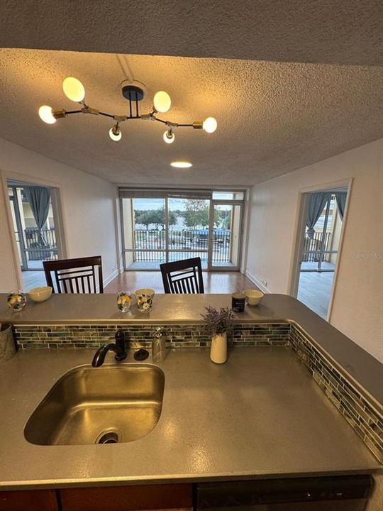 For Sale: $245,000 (2 beds, 2 baths, 975 Square Feet)