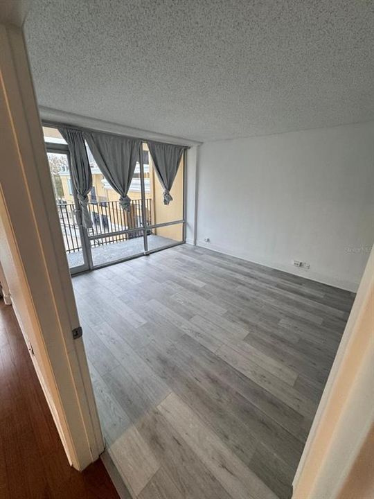 For Sale: $245,000 (2 beds, 2 baths, 975 Square Feet)