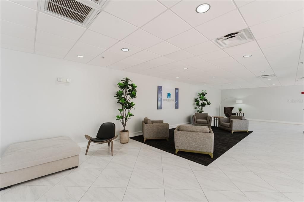 For Sale: $245,000 (2 beds, 2 baths, 975 Square Feet)