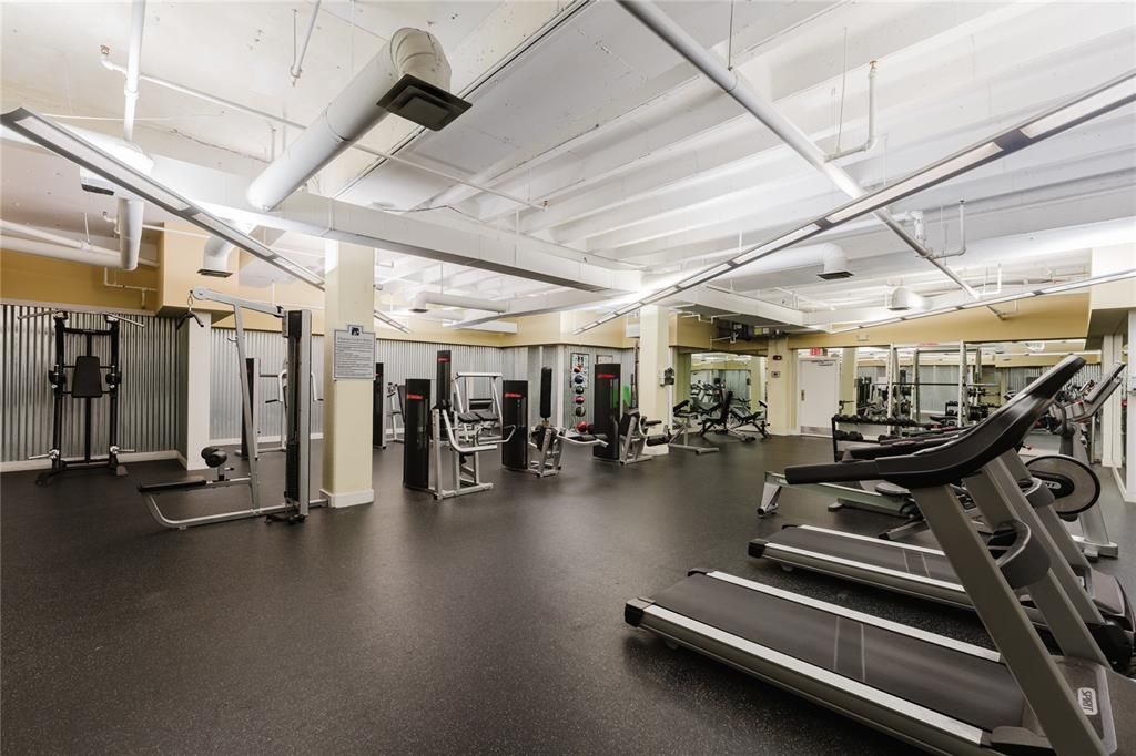 For Sale: $245,000 (2 beds, 2 baths, 975 Square Feet)