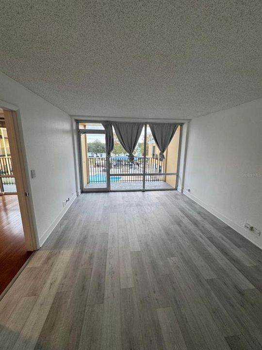 For Sale: $245,000 (2 beds, 2 baths, 975 Square Feet)