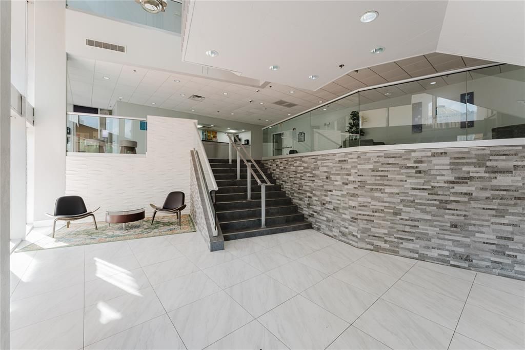 For Sale: $245,000 (2 beds, 2 baths, 975 Square Feet)