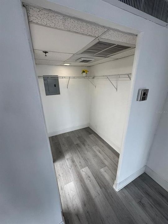 For Sale: $245,000 (2 beds, 2 baths, 975 Square Feet)