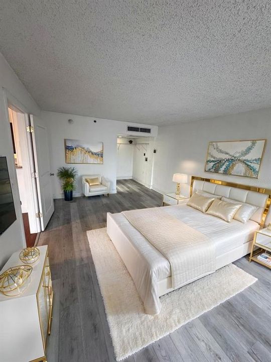 For Sale: $245,000 (2 beds, 2 baths, 975 Square Feet)