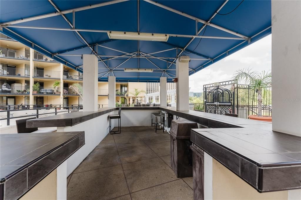 For Sale: $245,000 (2 beds, 2 baths, 975 Square Feet)