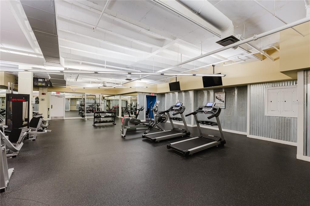 For Sale: $245,000 (2 beds, 2 baths, 975 Square Feet)