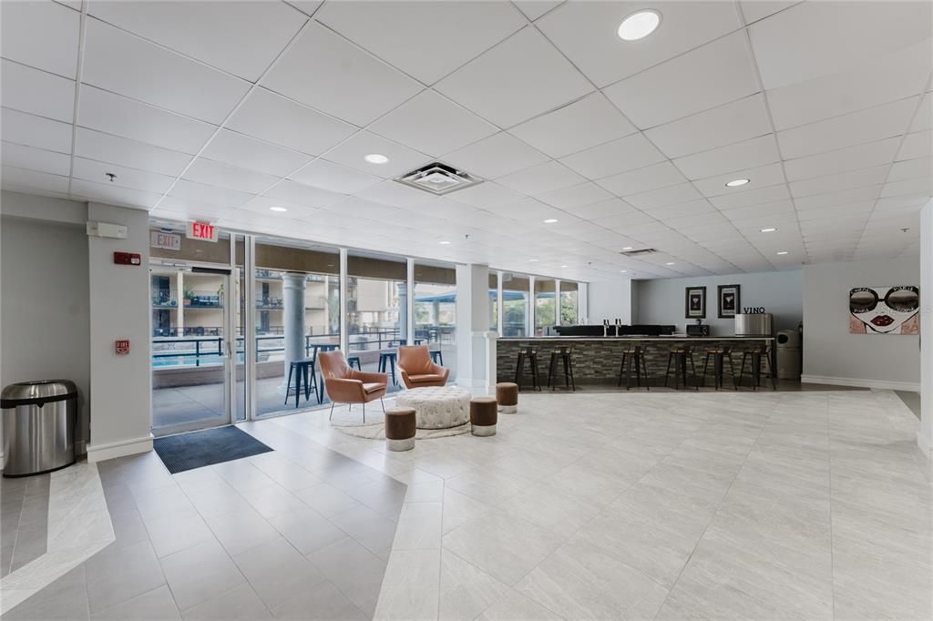 For Sale: $245,000 (2 beds, 2 baths, 975 Square Feet)