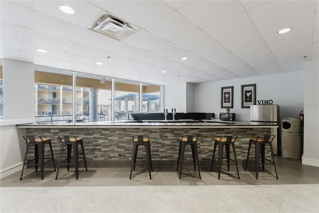 For Sale: $245,000 (2 beds, 2 baths, 975 Square Feet)