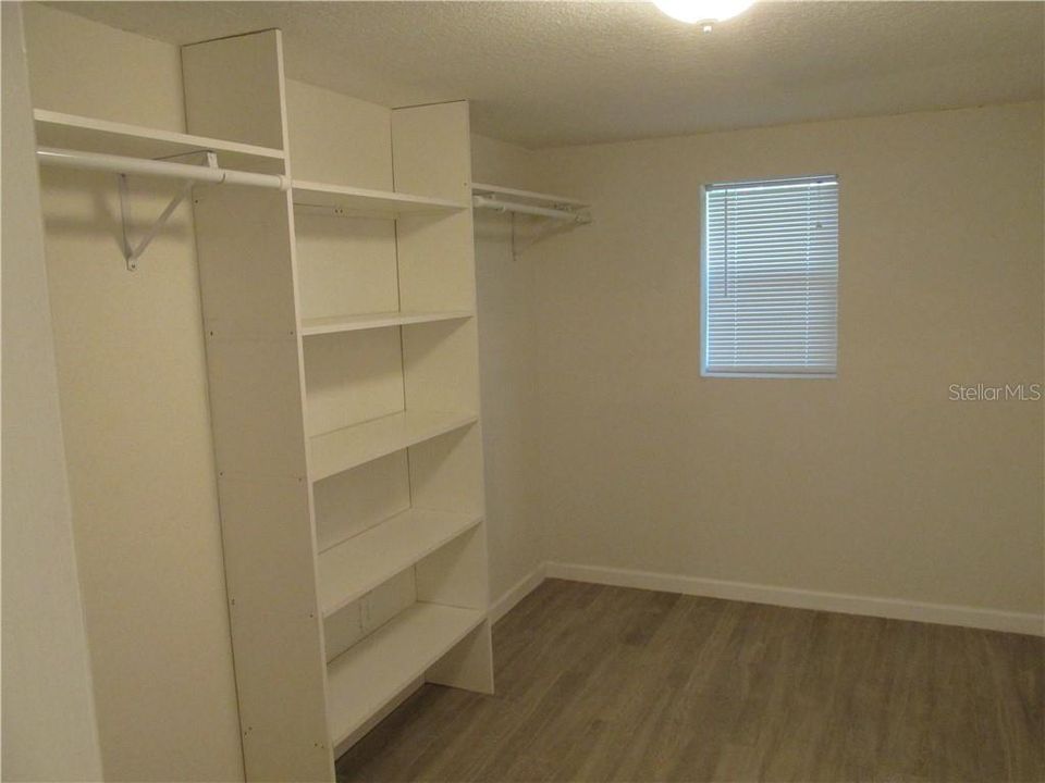 合同活跃: $1,700 (3 贝兹, 2 浴室, 1178 平方英尺)