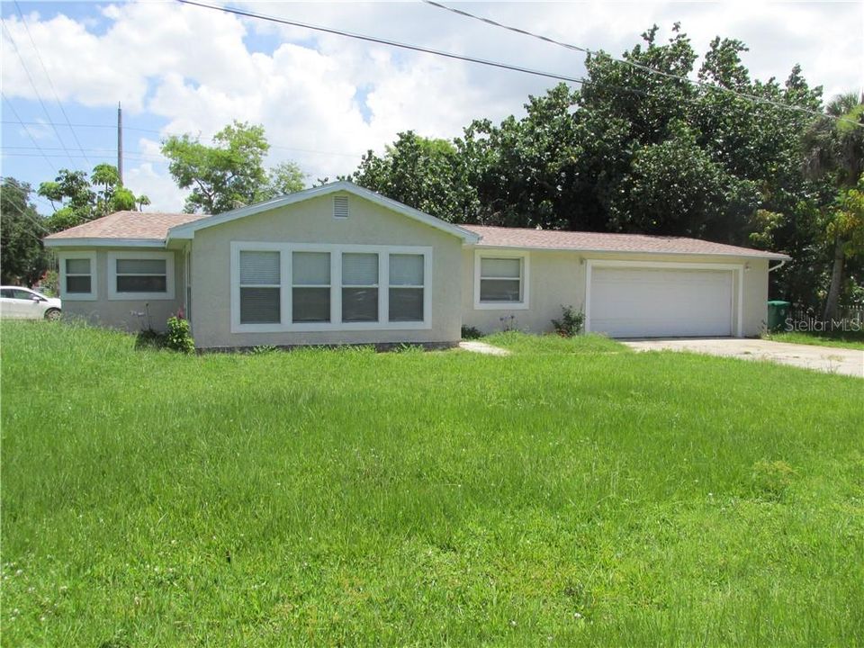 合同活跃: $1,700 (3 贝兹, 2 浴室, 1178 平方英尺)