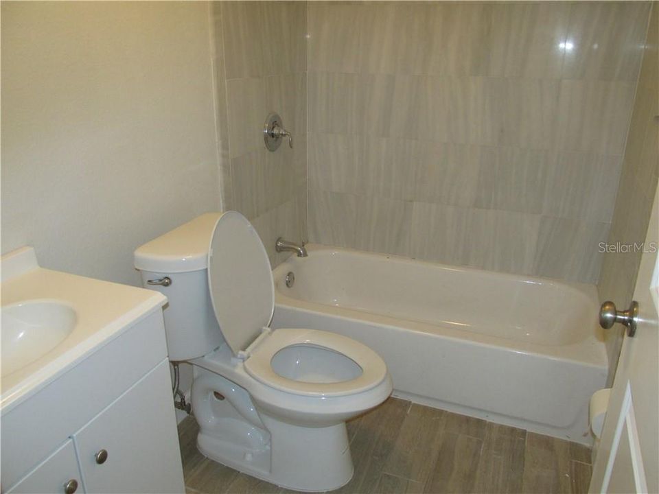 合同活跃: $1,700 (3 贝兹, 2 浴室, 1178 平方英尺)