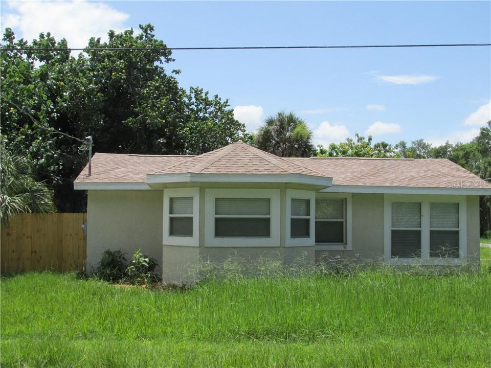 合同活跃: $1,700 (3 贝兹, 2 浴室, 1178 平方英尺)