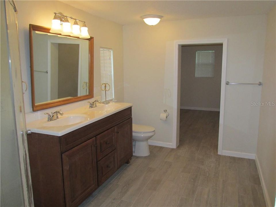 合同活跃: $1,700 (3 贝兹, 2 浴室, 1178 平方英尺)