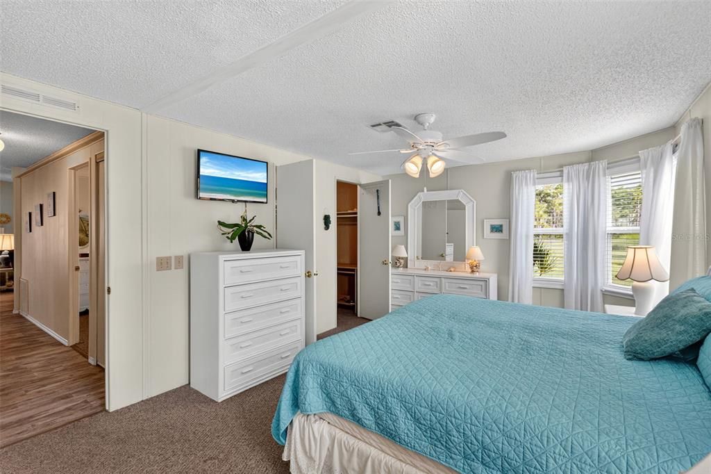 合同活跃: $149,900 (2 贝兹, 2 浴室, 1058 平方英尺)