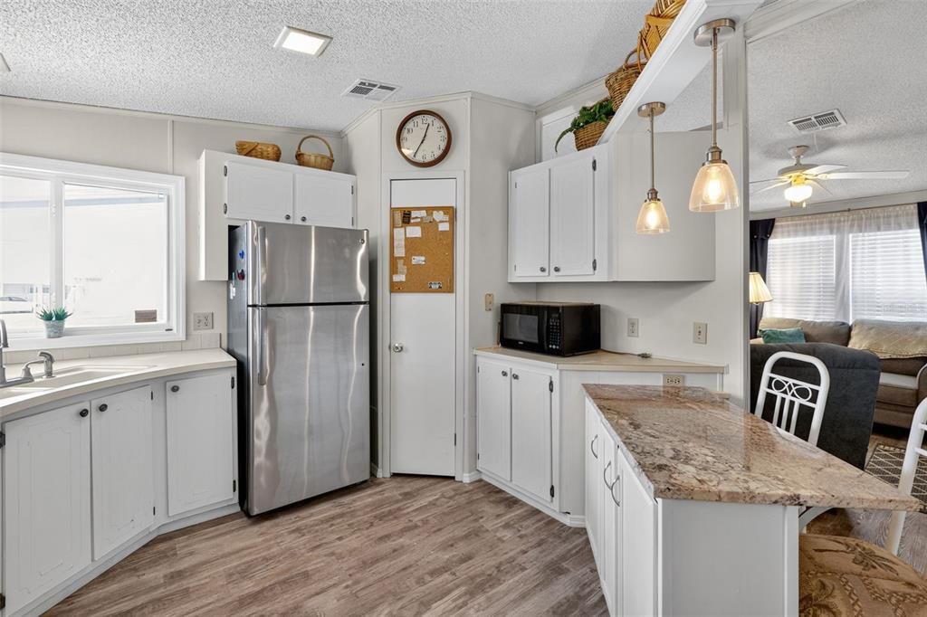 合同活跃: $149,900 (2 贝兹, 2 浴室, 1058 平方英尺)