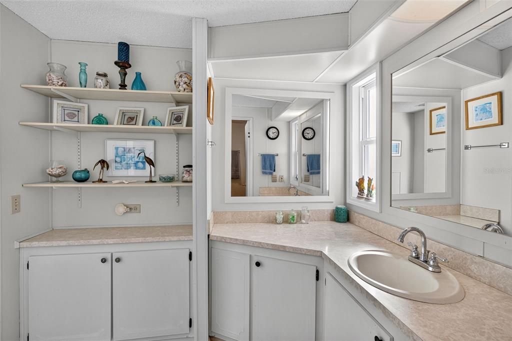 合同活跃: $149,900 (2 贝兹, 2 浴室, 1058 平方英尺)