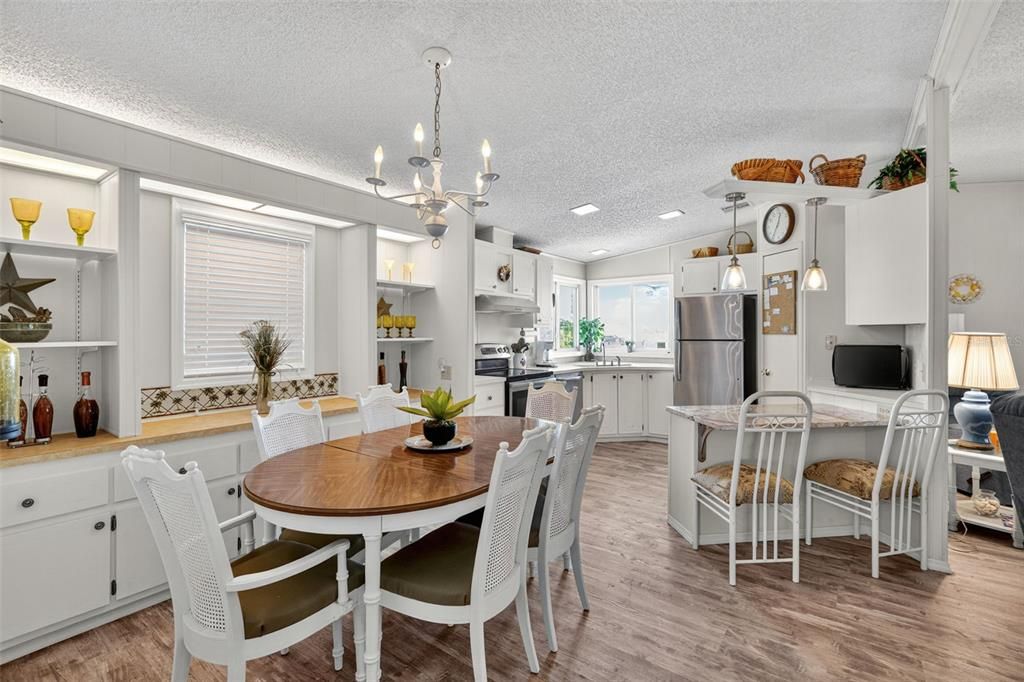 合同活跃: $149,900 (2 贝兹, 2 浴室, 1058 平方英尺)