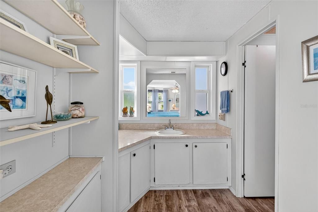 合同活跃: $149,900 (2 贝兹, 2 浴室, 1058 平方英尺)