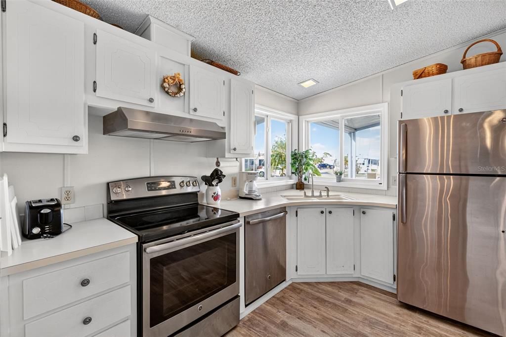 合同活跃: $149,900 (2 贝兹, 2 浴室, 1058 平方英尺)