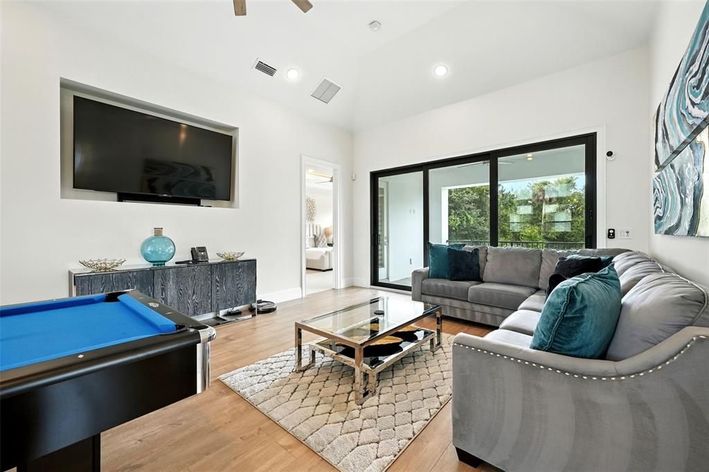 For Sale: $2,500,000 (7 beds, 7 baths, 5156 Square Feet)