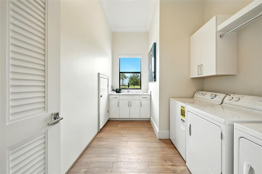 For Sale: $2,500,000 (7 beds, 7 baths, 5156 Square Feet)