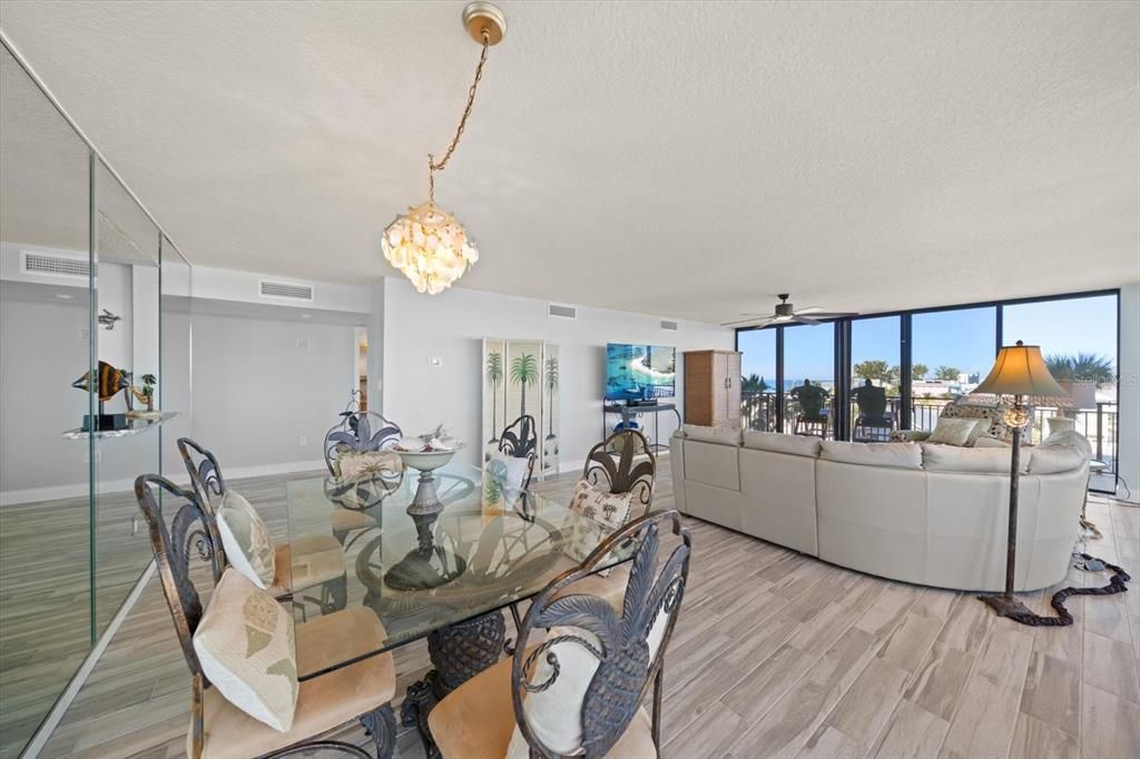 待售: $1,050,000 (2 贝兹, 2 浴室, 1510 平方英尺)